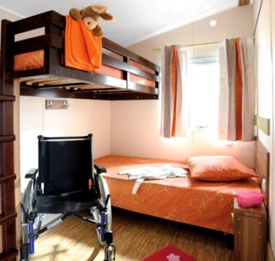 Location  Mobil home « Accessible pour personnes à mobilité réduite » 6 pers. 2 ch. TV, Terrasse couverte au camping Le Suroit - 2