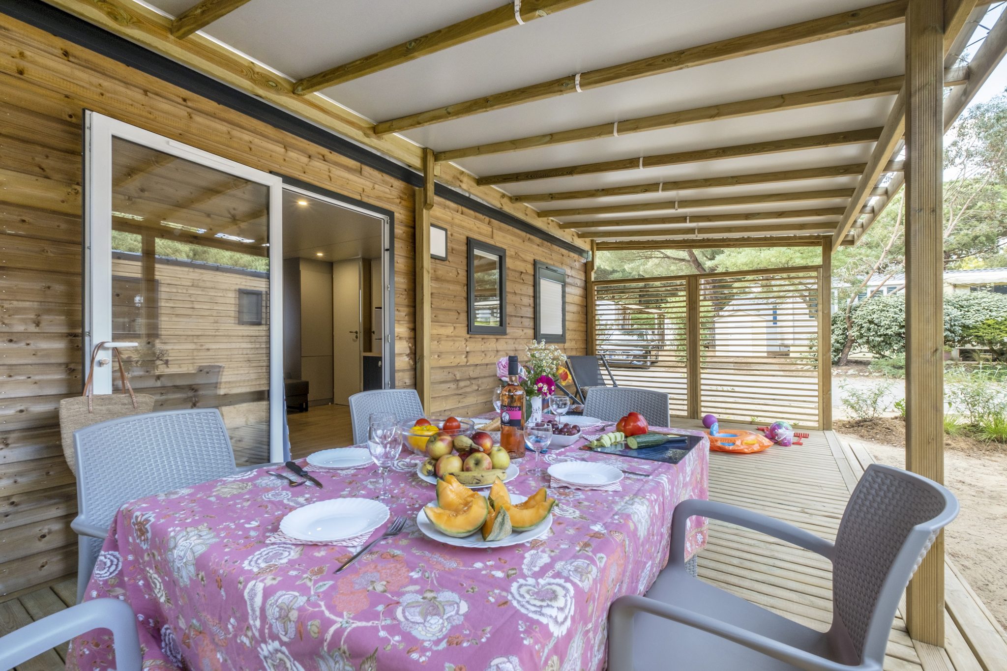 Location  CLIMATISE : Mobile-home, 4 personnes, 2 chambres, Climatisation, Lave-vaisselle, Terrasse couverte au camping Le Suroit - 1