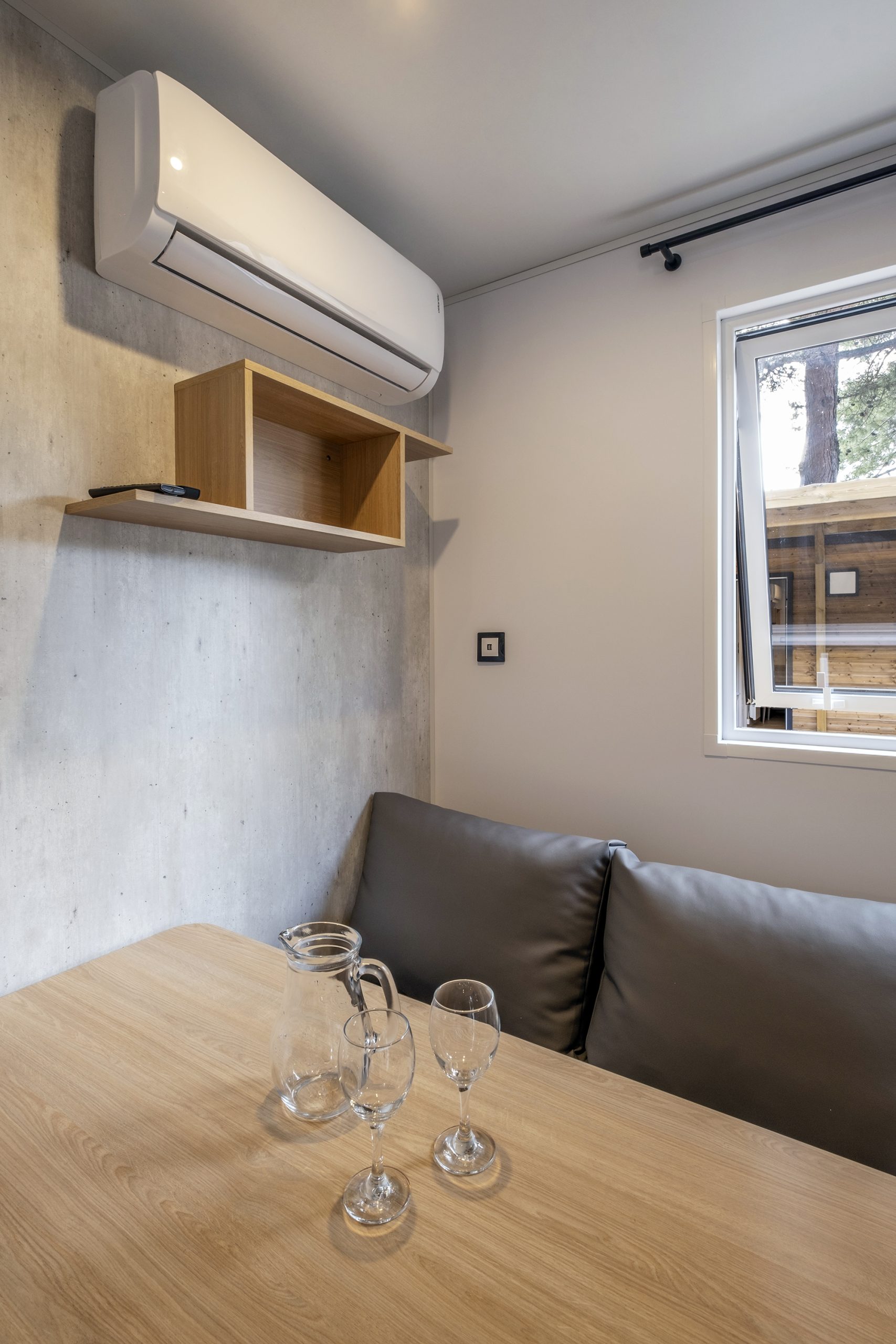 Location  KLIMATISIERT: Mobilheim, 6 Personen, 3 Schlafzimmer, Klimaanlage, Geschirrspülmaschine, überdachte Terrasse au camping Le Suroit - 7