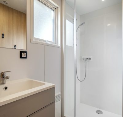 Location  CLIMATISE : Mobile-home, 6 personnes, 3 chambres, Climatisation, Lave-vaisselle, Terrasse couverte au camping Le Suroit - 6