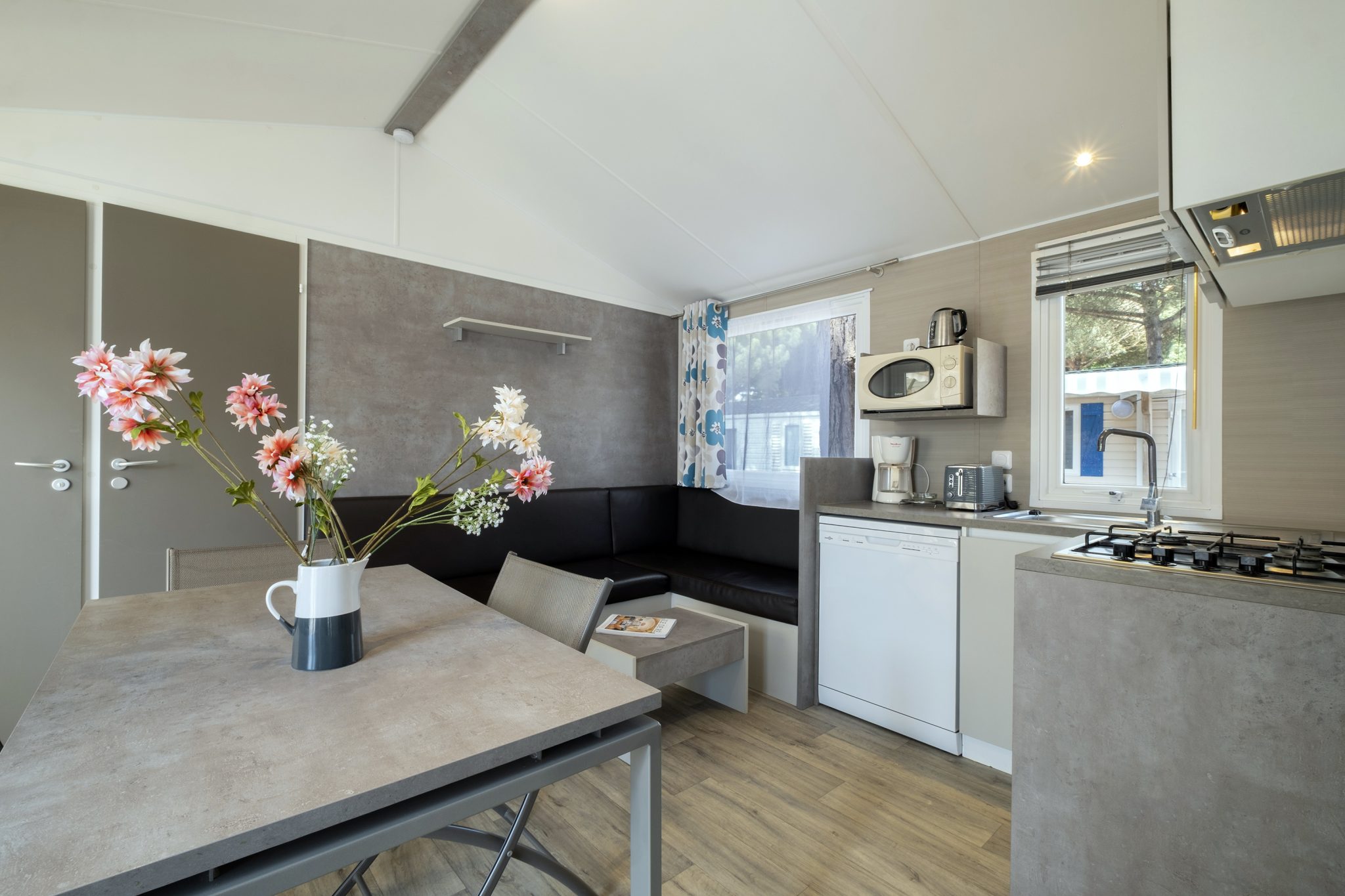Location  GRAND CONFORT: Mobile-Home, 6 persons, 3 bedrooms, covered terrace au camping Le Suroit - 1