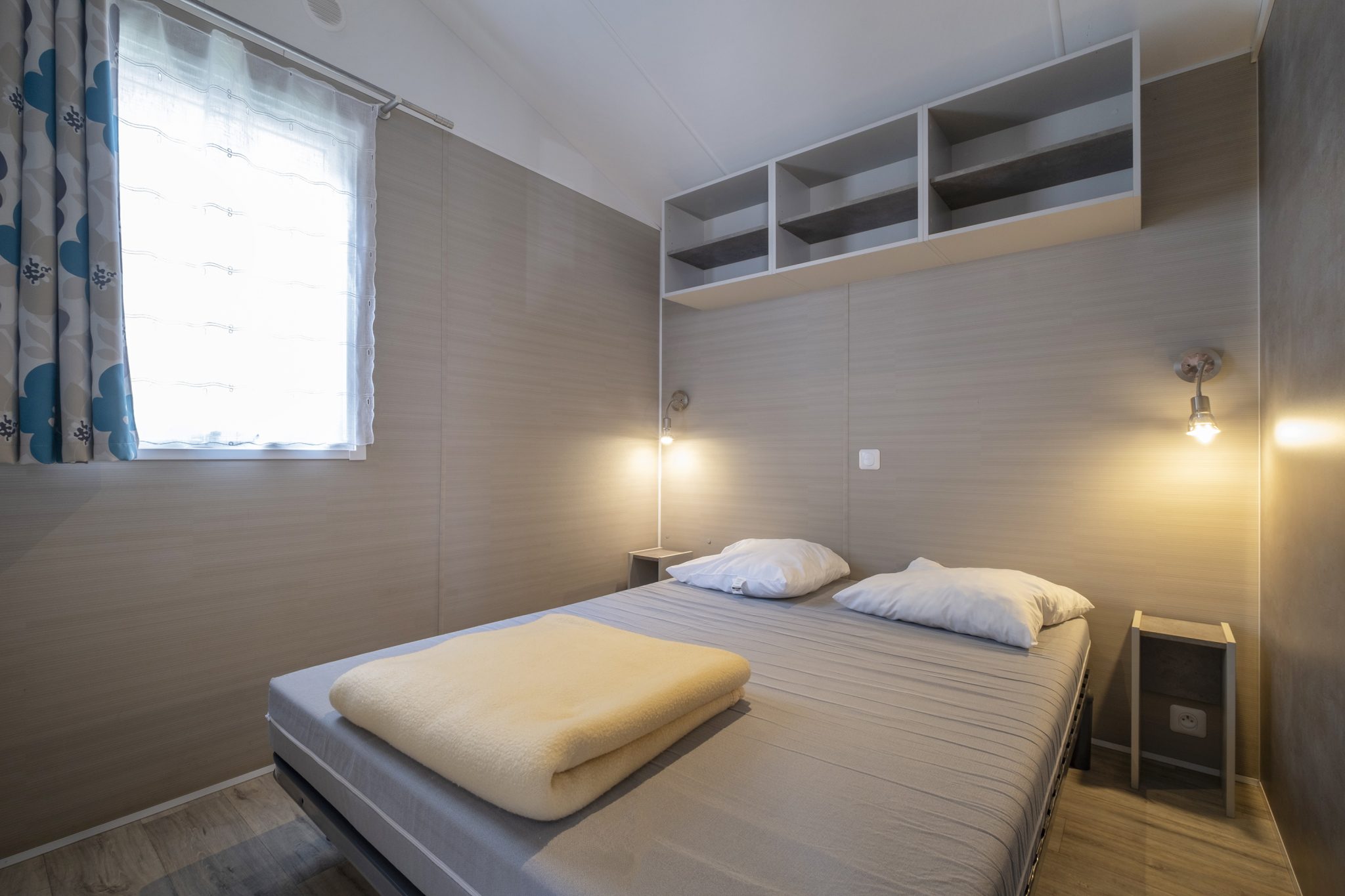 Location  GRAND CONFORT: Mobile-Home, 6 persons, 3 bedrooms, covered terrace au camping Le Suroit - 3
