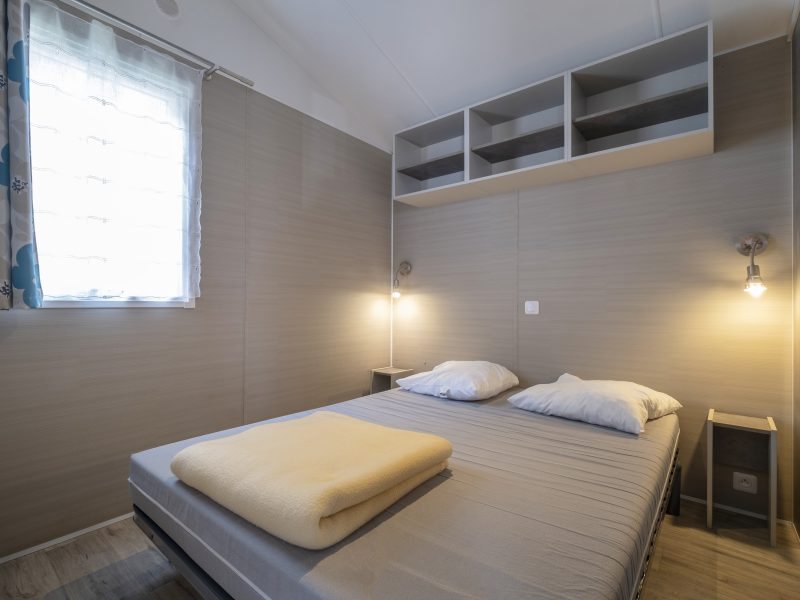 Location  GRAND CONFORT: Mobile-Home, 6 persons, 3 bedrooms, covered terrace au camping Le Suroit - 3