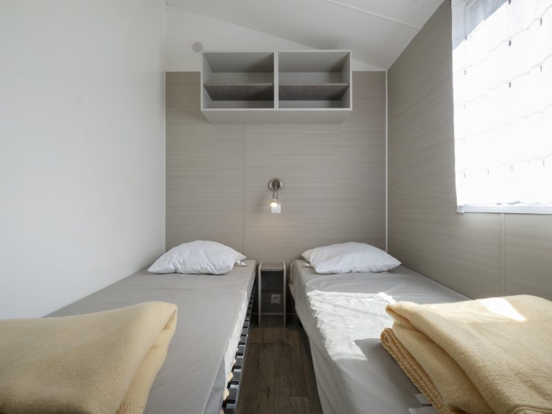 Location  GRAND CONFORT: Mobile-Home, 6 persons, 3 bedrooms, covered terrace au camping Le Suroit - 5