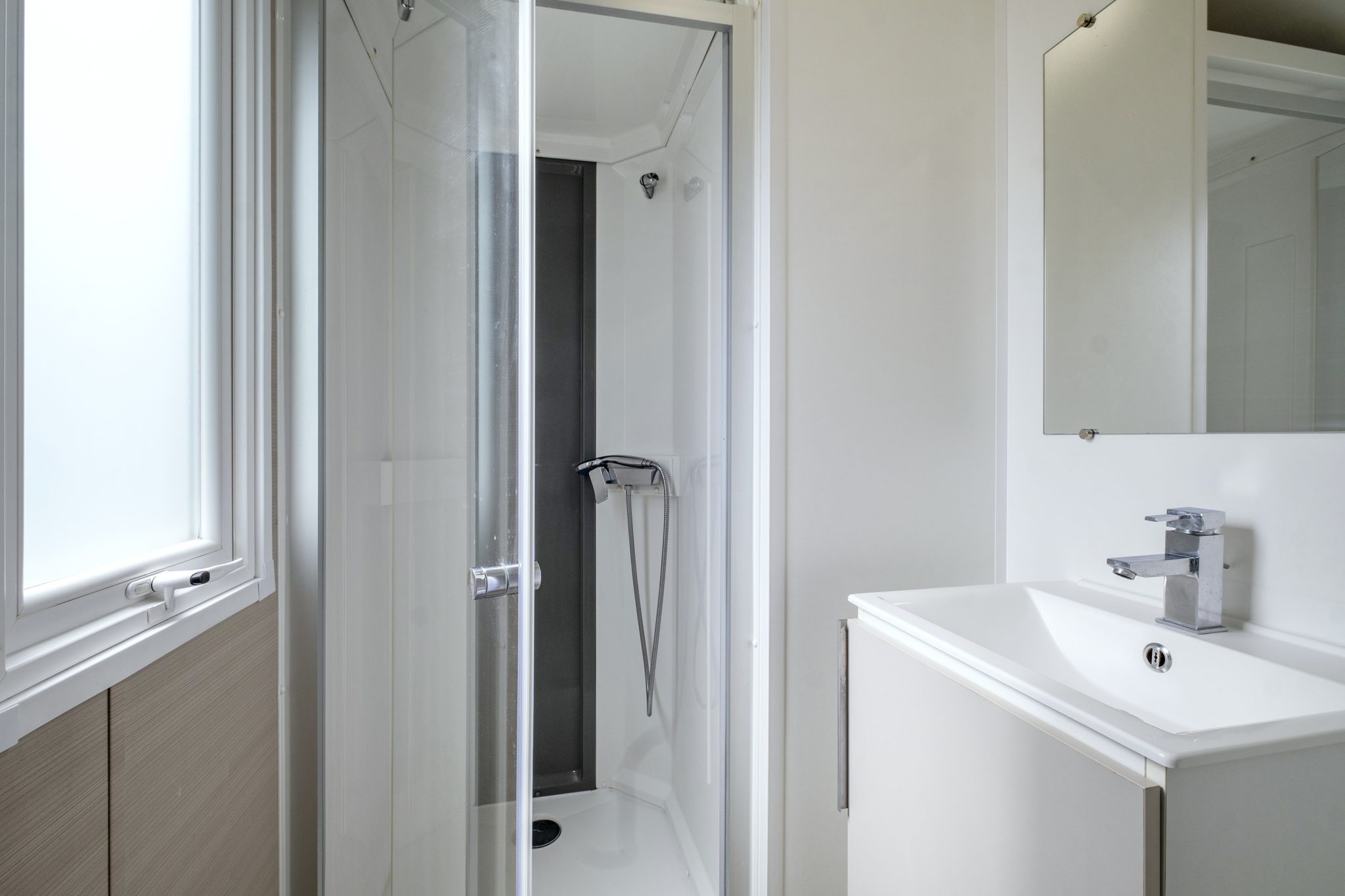Location  GRAND CONFORT: Mobile-Home, 6 persons, 3 bedrooms, covered terrace au camping Le Suroit - 4
