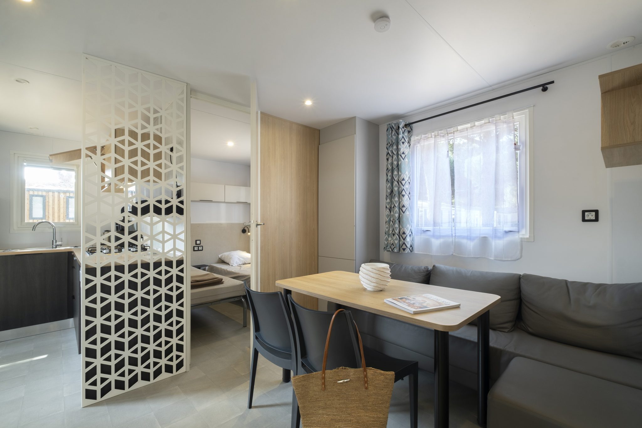 Location  ARCHIPEL : 8 personnes, 4 chambres (2 mobil-homes Îlots avec terrasse commune couverte) au camping Le Suroit - 5