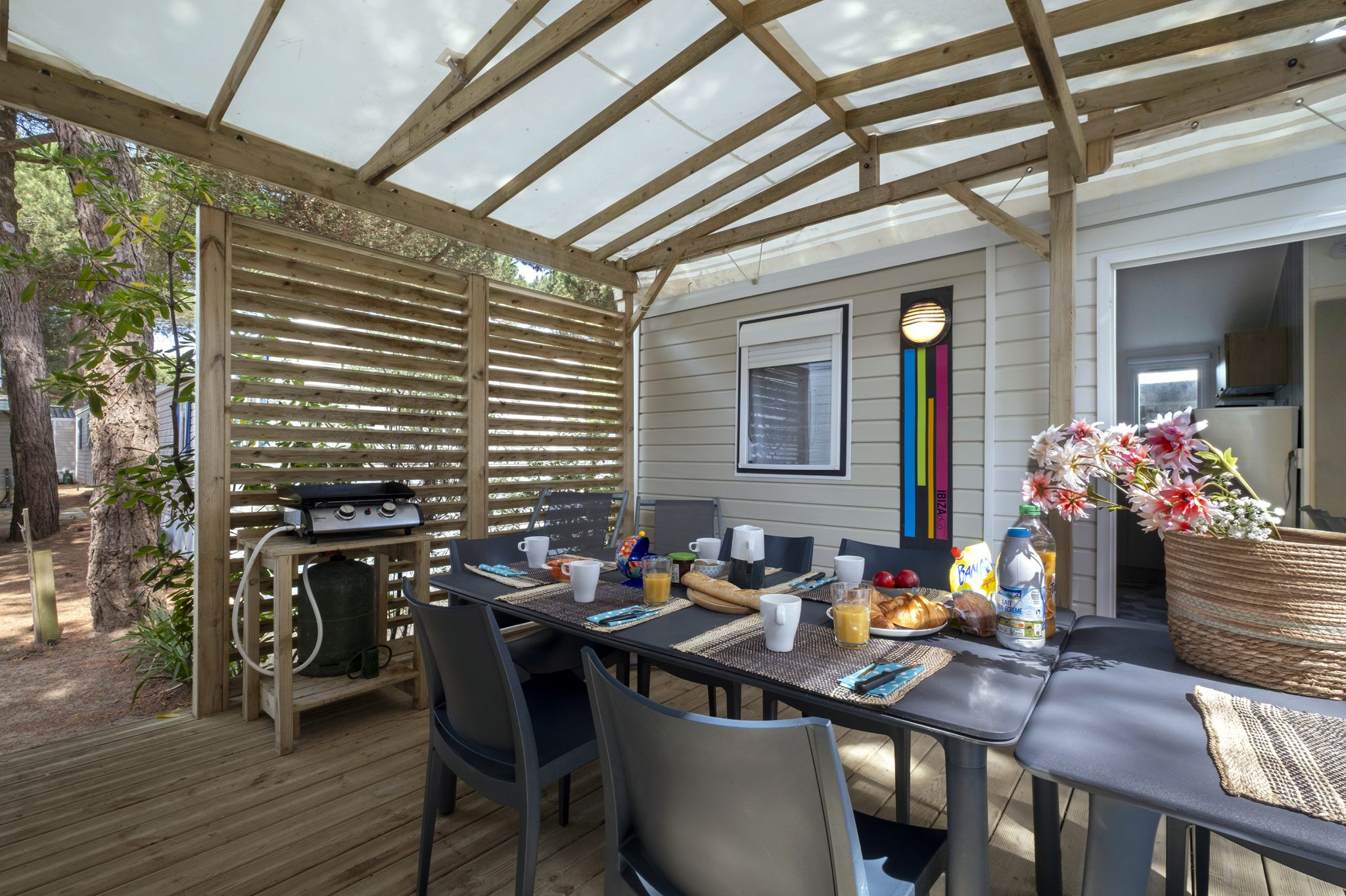 Location  ARCHIPEL : 8 personnes, 4 chambres (2 mobil-homes Îlots avec terrasse commune couverte) au camping Le Suroit - 1