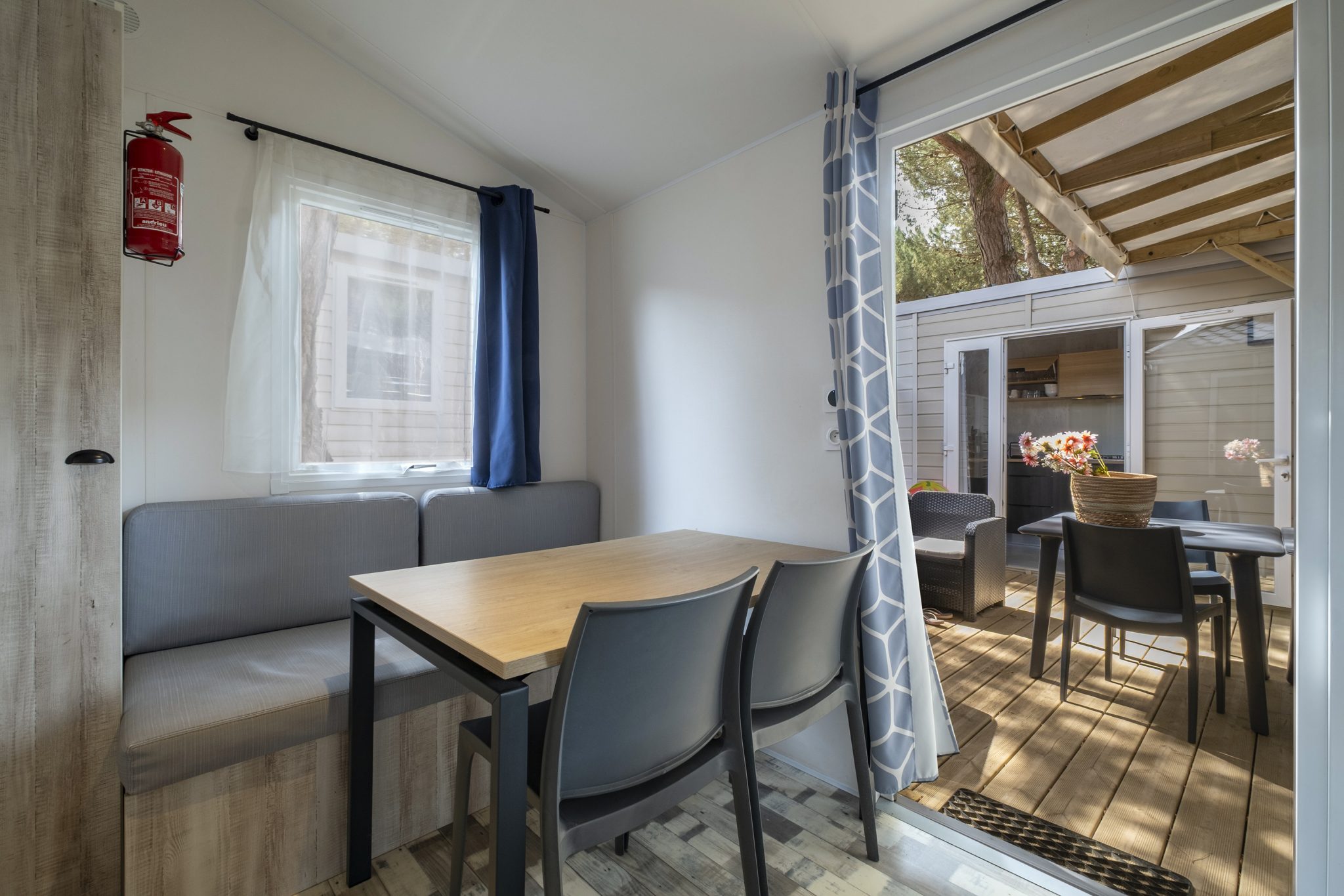 Location  ARCHIPEL : 8 personnes, 4 chambres (2 mobil-homes Îlots avec terrasse commune couverte) au camping Le Suroit - 3