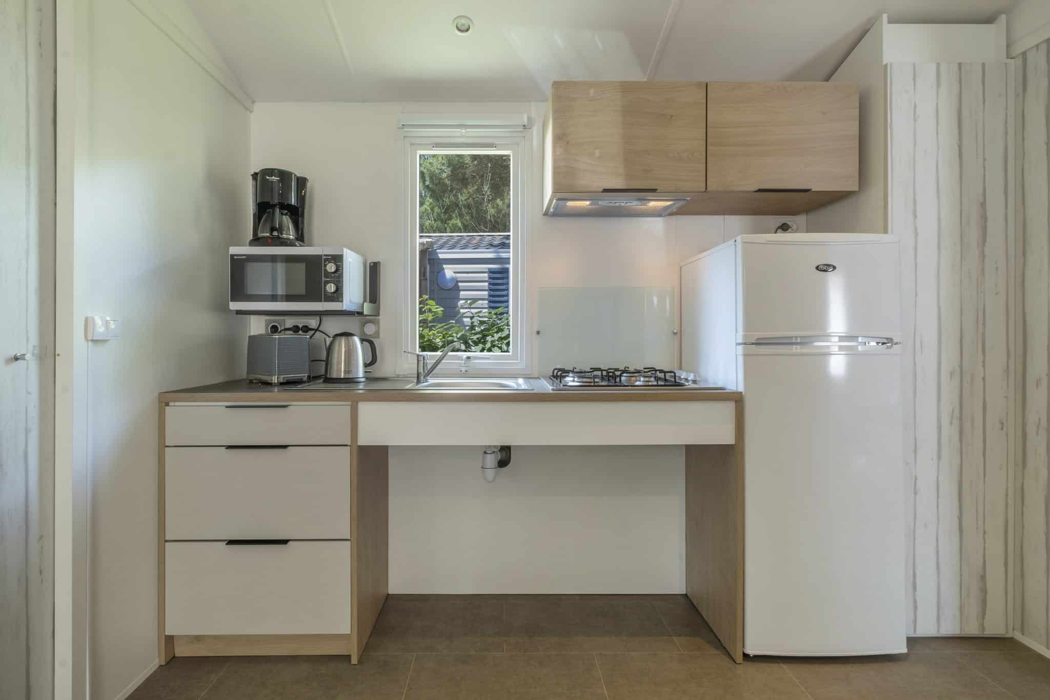 Location  Mobil home « Accessible pour personnes à mobilité réduite » 4/6 pers. 2 ch. TV, Terrasse couverte au camping Le Suroit - 4