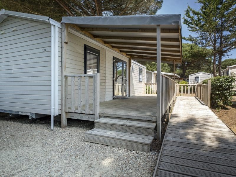 Location  Mobile home “Accessible for people with reduced mobility” 6 pers. 2 bedrooms. TV, covered terrace au camping Le Suroit - 2