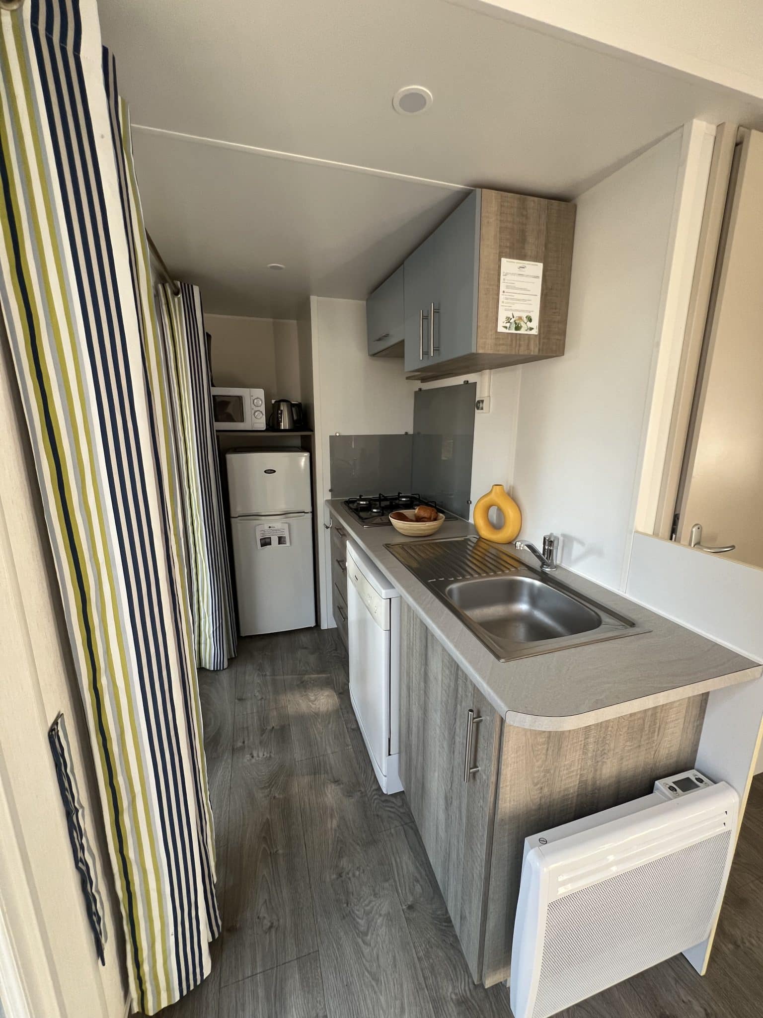 Location  GRAND CONFORT : Mobile-home, 4/6 personnes, 2 chambres, Terrasse couverte au camping Le Suroit - 2