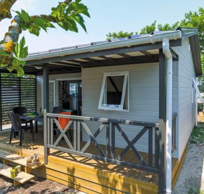 Location  PRIVILEGE : Chalet TV, 4 personnes, 2 chambres, Terrasse Couverte au camping Le Suroit - 1
