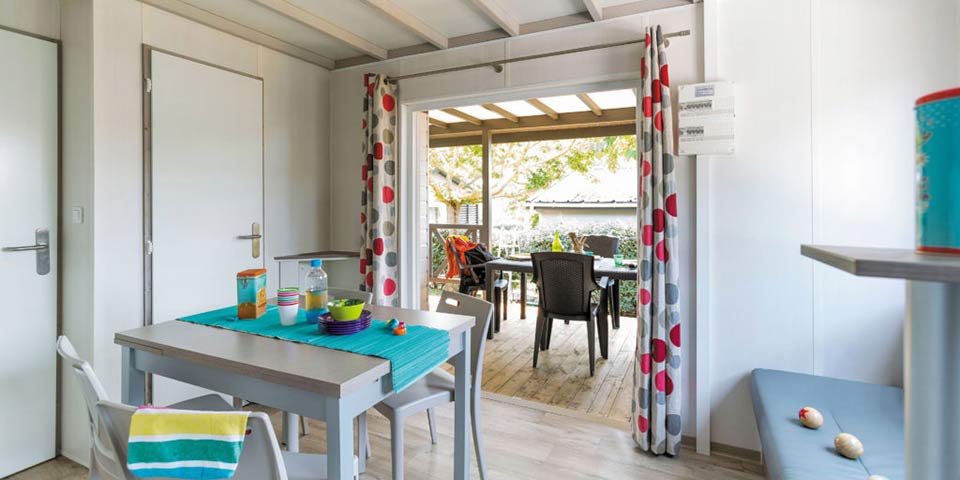 Location  QUARTIER: TV chalet, 4 people, 2 bedrooms, Covered terrace au camping Le Suroit - 2