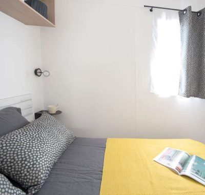 Location  GRAND CONFORT : Mobile-Home, 2 personnes, 1 chambre, Terrasse bois couverte au camping Le Suroit - 2