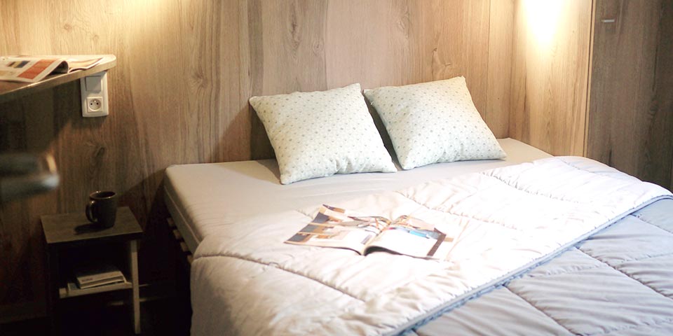 Location  QUARTIER: TV chalet, 4 people, 2 bedrooms, Covered terrace au camping Le Suroit - 3