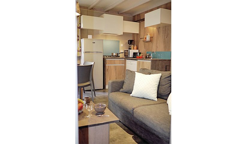 Location  QUARTIER : Chalet TV, 6 personnes, 3 chambres, Terrasse couverte au camping Le Suroit - 5