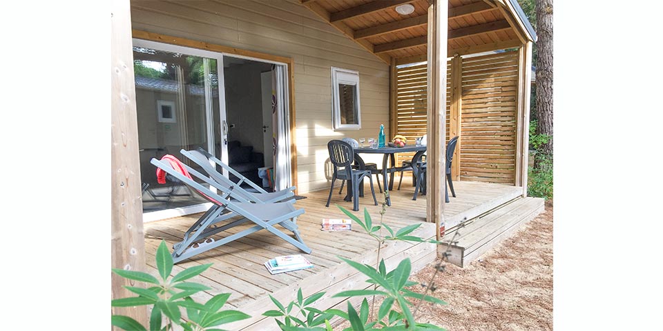 Location  QUARTIER: TV chalet, 6 people, 3 bedrooms, Covered terrace au camping Le Suroit - 1
