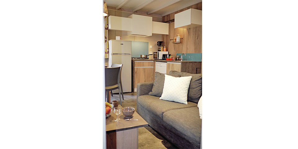 Location  QUARTIER: TV chalet, 6 people, 3 bedrooms, Covered terrace au camping Le Suroit - 5
