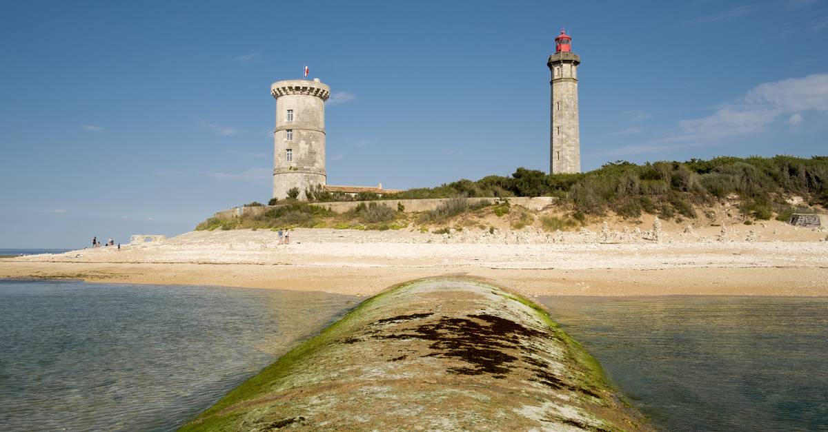 phare-des-baleines-saint-clement