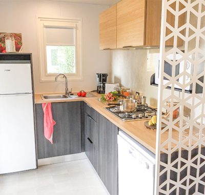 Location  QUARTIER : Mobil-Home TV, 4 personnes, 2 chambres, Terrasse Couverte au camping Le Suroit - 3
