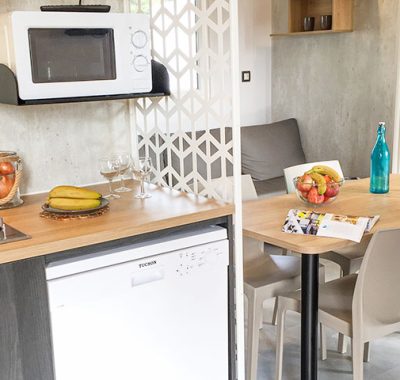 Location  QUARTIER : Mobil-Home TV, 4 personnes, 2 chambres, Terrasse Couverte au camping Le Suroit - 2