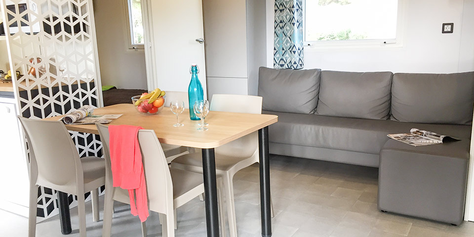 Location  PRIVILEGE: TV Mobile home, 4 people, 2 bedrooms, covered terrace (up to 2 extra people possible) au camping Le Suroit - 1
