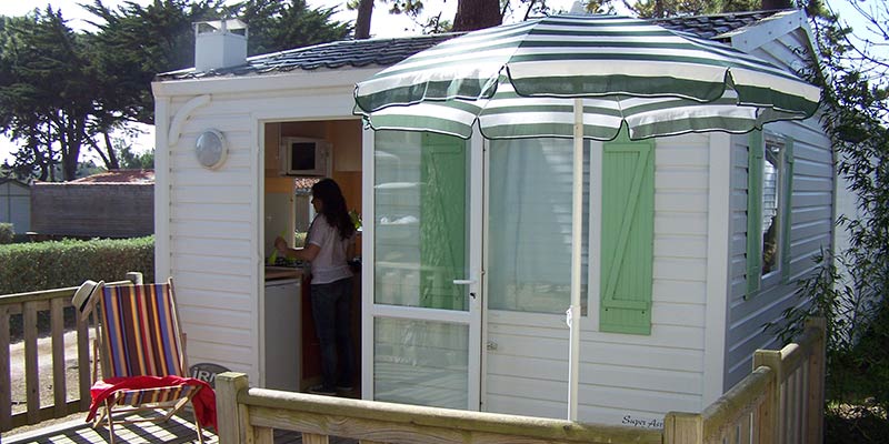 Location  CONFORT : Mobile-Home, 2 personnes, 1 chambre, Terrasse couverte au camping Le Suroit - 1