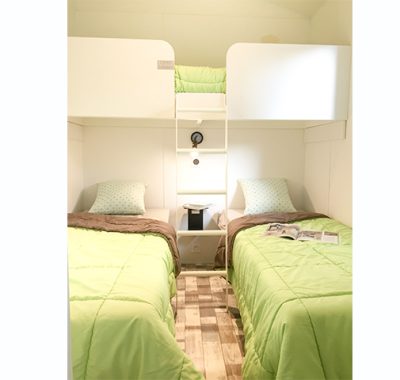 Location  PRIVILEGE : Mobil-Home TV, 5 personnes, 2 chambres, Terrasse Couverte au camping Le Suroit - 4