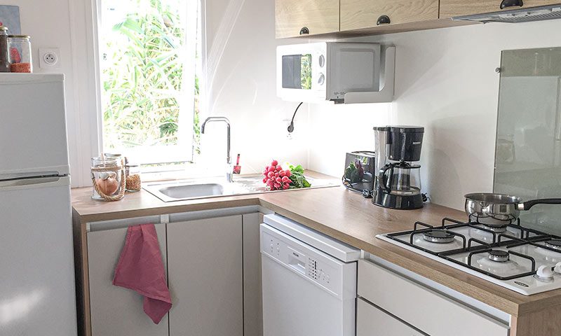 Location  QUARTIER : Mobil-Home TV, 5 personnes, 2 chambres, Terrasse Couverte au camping Le Suroit - 2