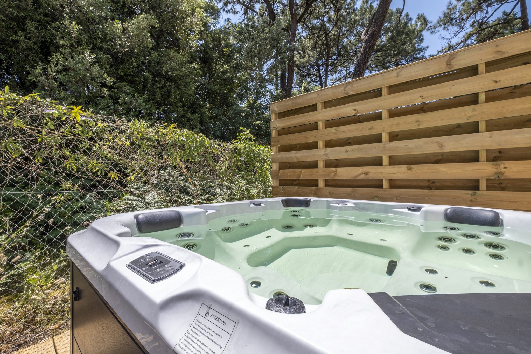 Location  Villa Rhéa with private jacuzzi : 4 bedrooms, 70m2, 2 bathrooms au camping Le Suroit - 3