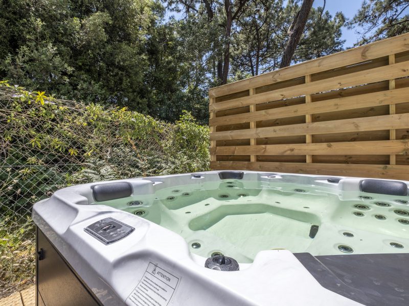 Location  La Villa Rhéa avec jacuzzi privatif : 4 chambres, 70m2, 2 salles de bains au camping Le Suroit - 3