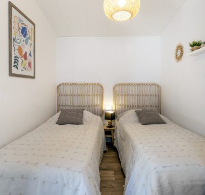 Location  Villa Rhéa with private jacuzzi : 4 bedrooms, 70m2, 2 bathrooms au camping Le Suroit - 9