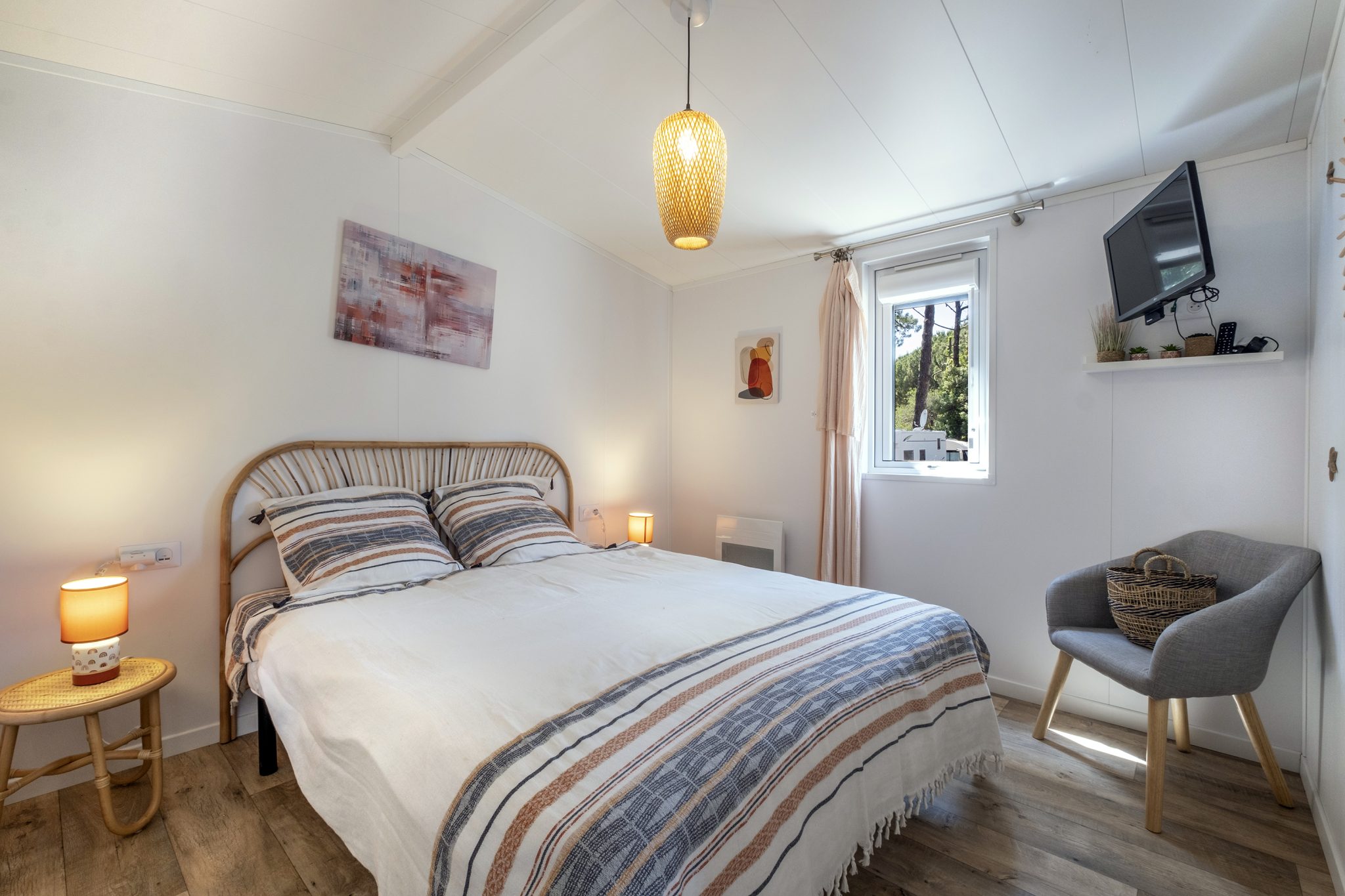 Location  Villa Rhéa with private jacuzzi : 4 bedrooms, 70m2, 2 bathrooms au camping Le Suroit - 11