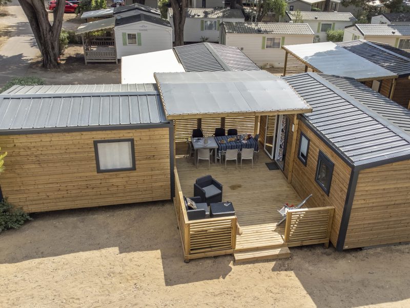 Location  ARCHIPEL : 8 personnes, 4chambres avec climatisation (2 Mobile-Homes îlots avec terrasse commune couverte) au camping Le Suroit - 1