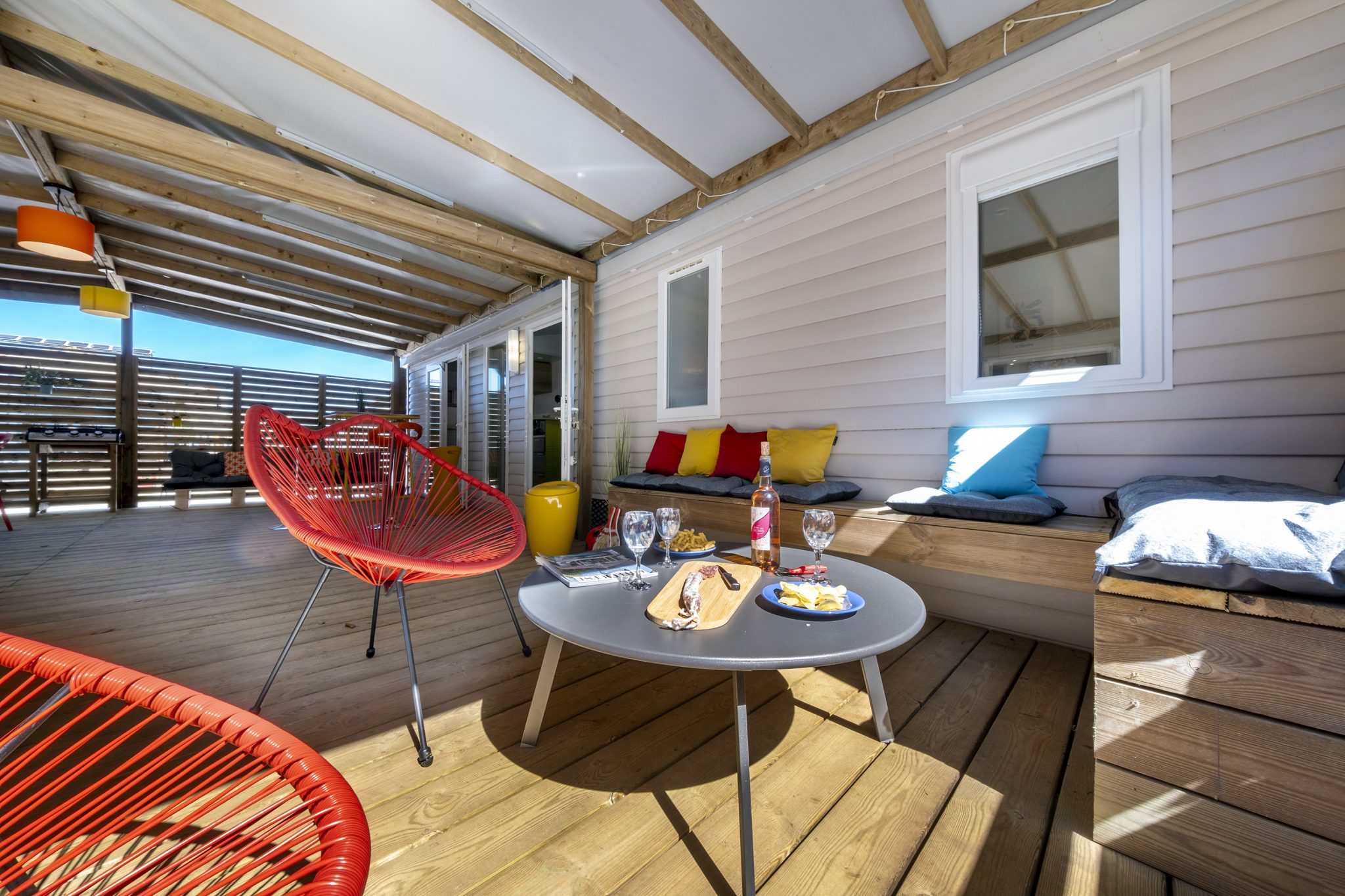 Location  ARCHIPEL : Salut les copains ! 12 personnes, 6 chambres (2 mobil homes Îlots avec terrasse commune couverte) au camping Le Suroit - 2