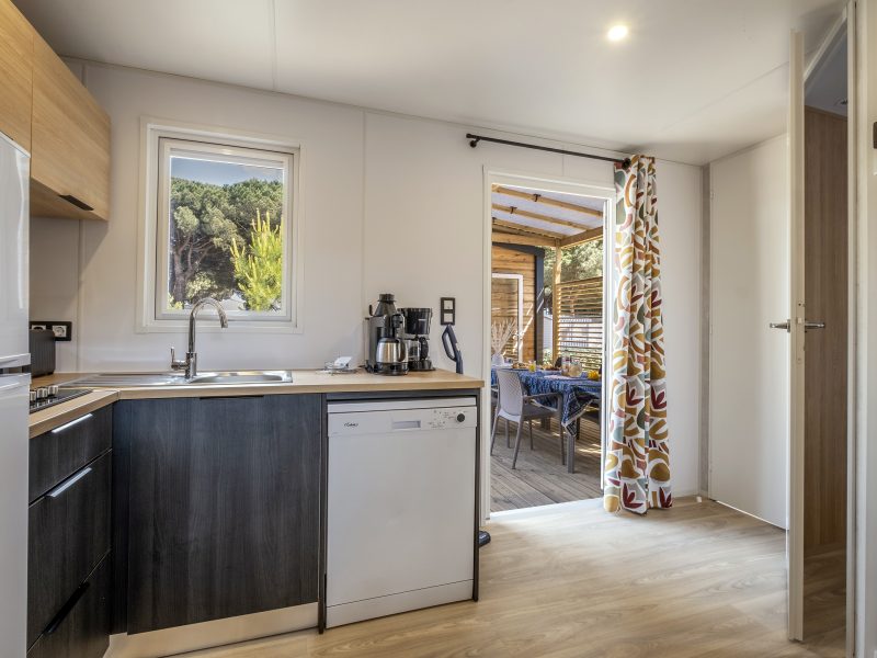 Location  ARCHIPEL : 8 personnes, 4chambres avec climatisation (2 Mobile-Homes îlots avec terrasse commune couverte) au camping Le Suroit - 3
