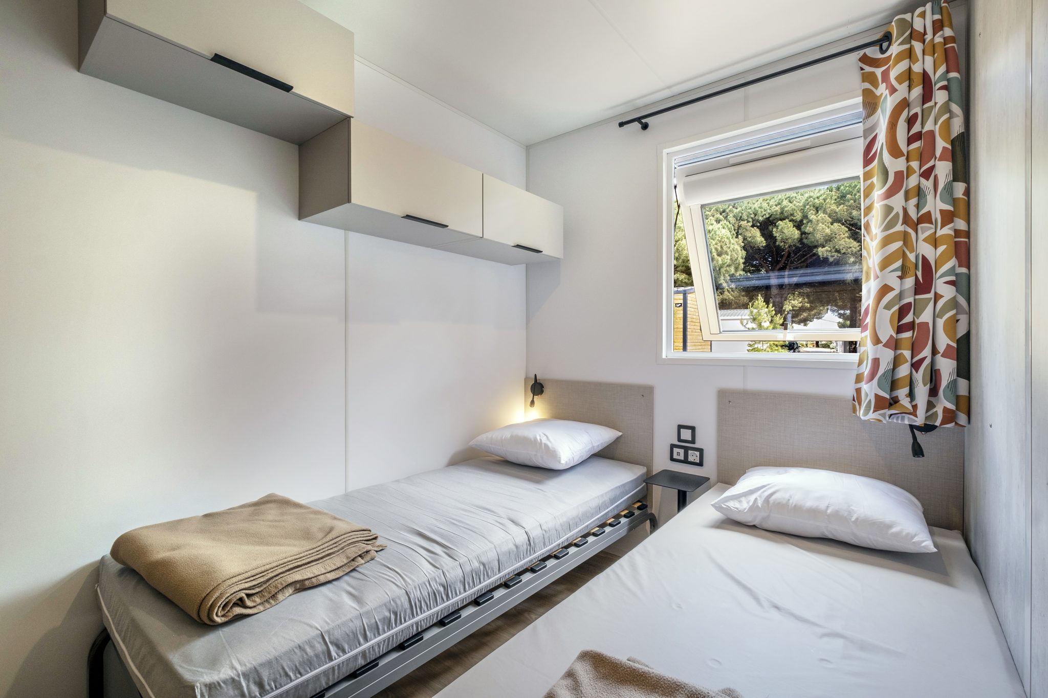 Location  ARCHIPEL : Mobile-Home 4 bedrooms 8 persons with air conditioning (2 Mobile-Homes islands with common covered terrace) au camping Le Suroit - 6