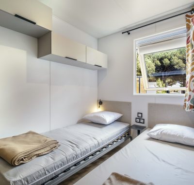 Location  ARCHIPEL : 8 personnes, 4chambres avec climatisation (2 Mobile-Homes îlots avec terrasse commune couverte) au camping Le Suroit - 6