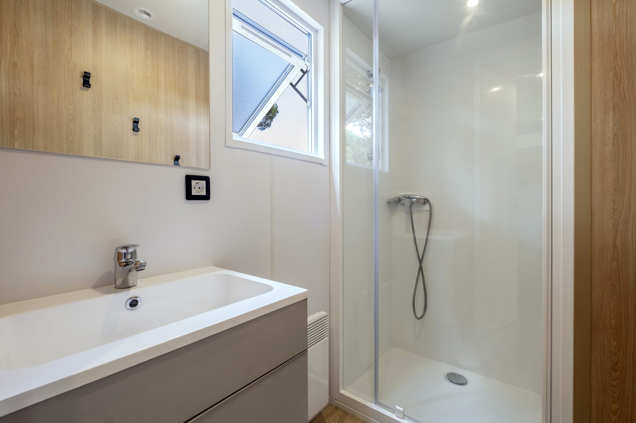 Location  ARCHIPEL : Mobile-Home 4 bedrooms 8 persons with air conditioning (2 Mobile-Homes islands with common covered terrace) au camping Le Suroit - 5