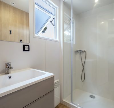 Location  ARCHIPEL : 8 personnes, 4chambres avec climatisation (2 Mobile-Homes îlots avec terrasse commune couverte) au camping Le Suroit - 5