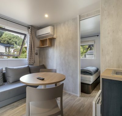 Location  ARCHIPEL : 6 personnes, 3chambres avec climatisation (2 Mobile-Homes îlots avec terrasse commune couverte) au camping Le Suroit - 8