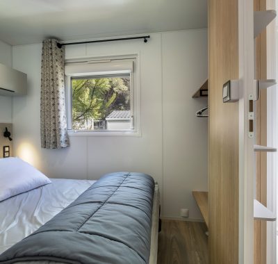 Location  ARCHIPEL : 8 personnes, 4chambres avec climatisation (2 Mobile-Homes îlots avec terrasse commune couverte) au camping Le Suroit - 7