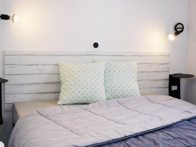 Location  ARCHIPEL : Mobile-Home, 6/8 personnes, 3 chambres, lave-vaisselle (2 mobil homes Îlots avec terrasse commune couverte) au camping Le Suroit - 6