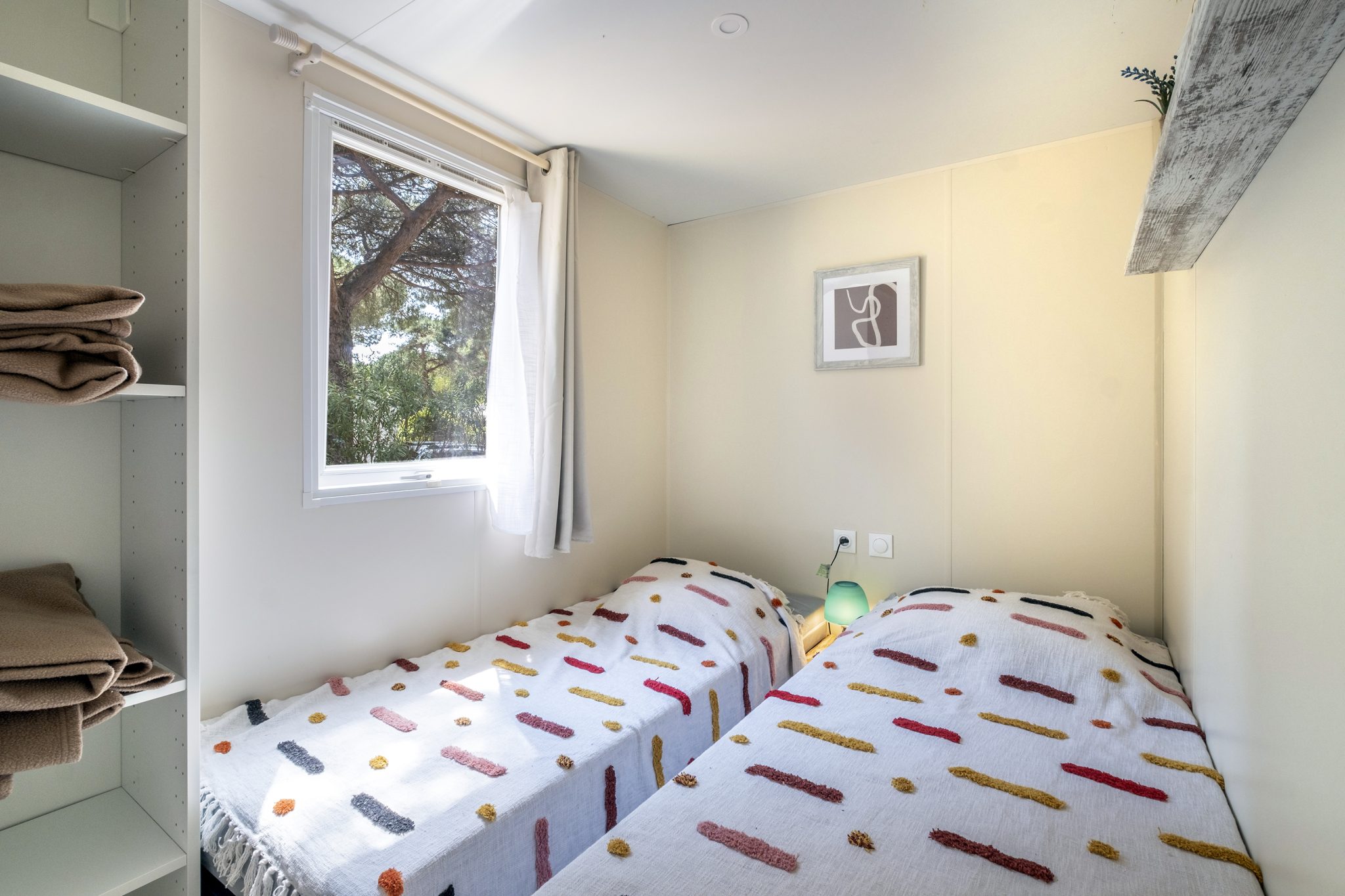 Location  RHETAISE : Cabane rhétaise 6 personnes, 3 chambres au camping Le Suroit - 8