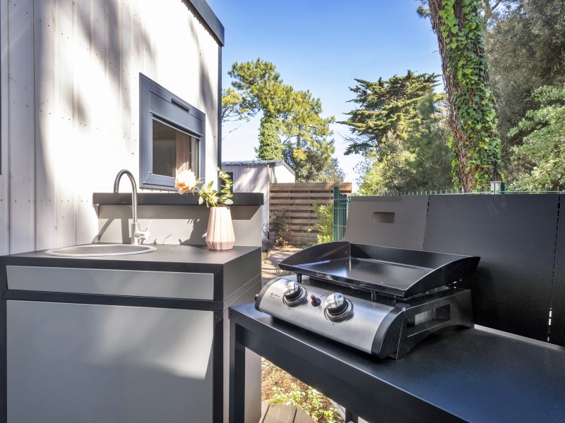 Location  PREMIUM : Mobil home TV, 6 personnes, 3 chambres, 2 salles de bain, jacuzzi privatif, climatisation, Neuf au camping Le Suroit - 8