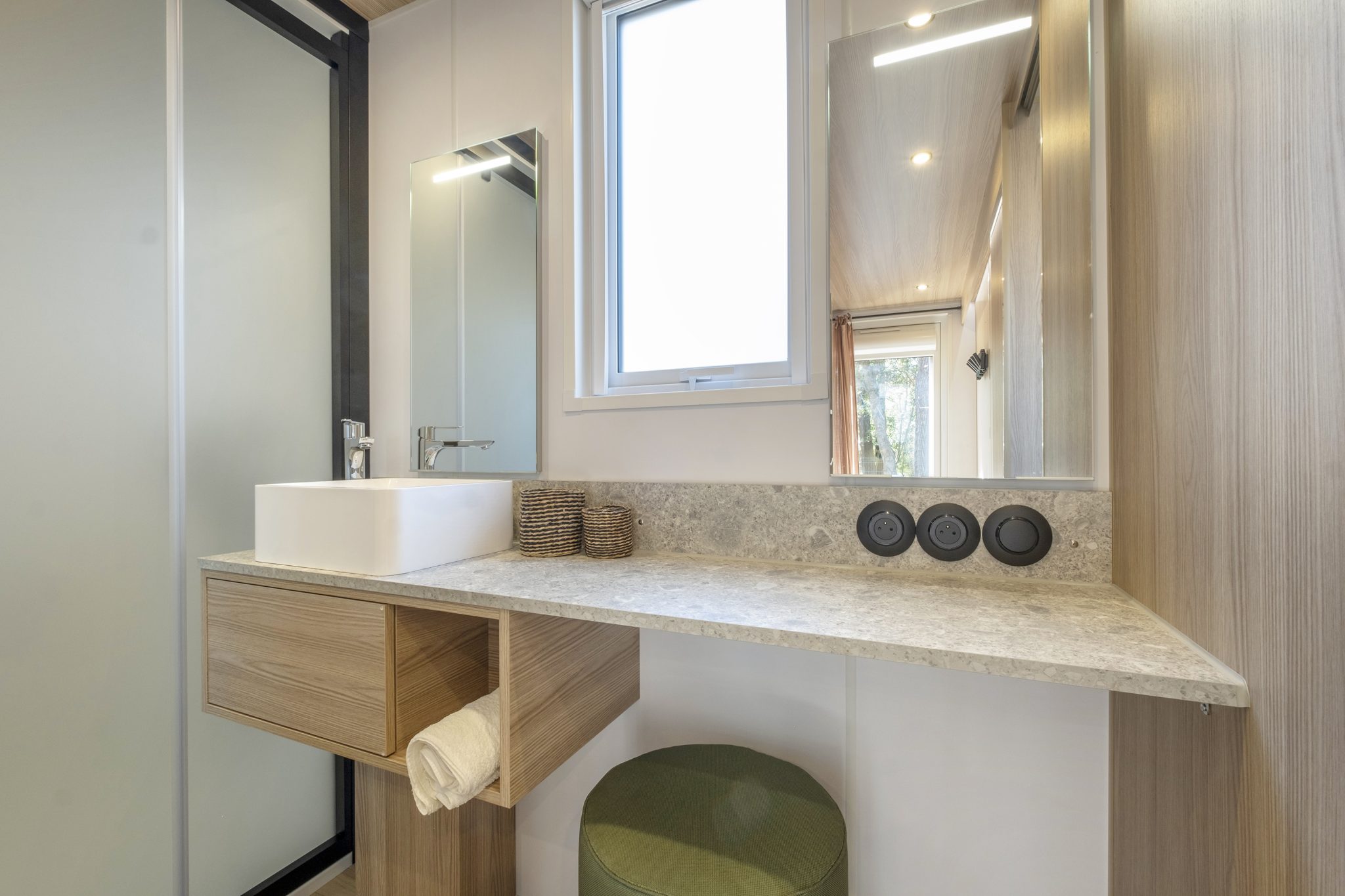 Location  PREMIUM : Mobil home TV, 6 personnes, 3 chambres, 2 salles de bain, Neuf au camping Le Suroit - 7