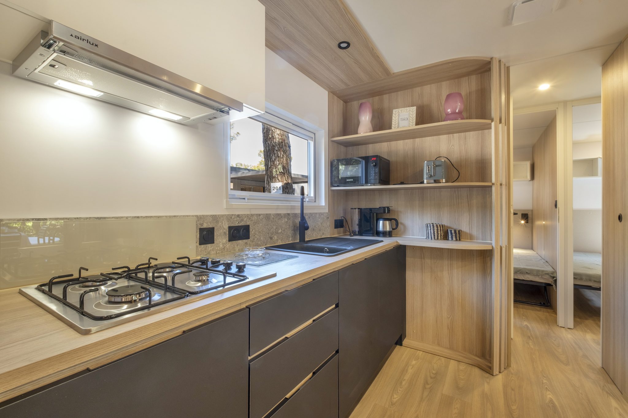 Location  PREMIUM : Mobil home TV, 6 personnes, 3 chambres, 2 salles de bain, Neuf au camping Le Suroit - 2