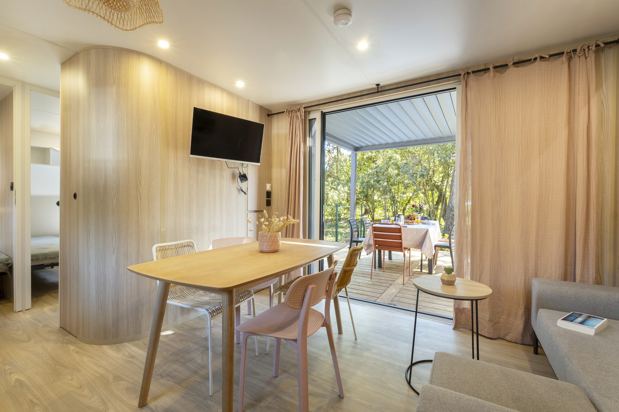 Location  PREMIUM : Mobil home TV, 6 personnes, 3 chambres, 2 salles de bain, jacuzzi privatif, climatisation, Neuf au camping Le Suroit - 4