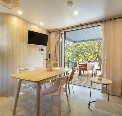 Location  PREMIUM : Mobil home TV, 6 personnes, 3 chambres, 2 salles de bain, jacuzzi privatif, climatisation, Neuf au camping Le Suroit - 4
