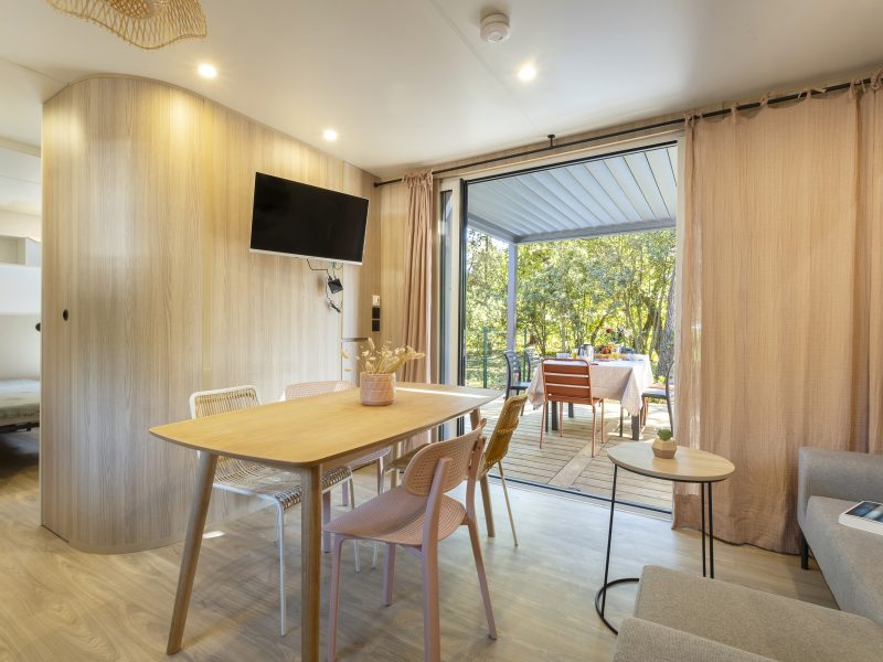 Location  PREMIUM : Mobil home TV, 6 personnes, 3 chambres, 2 salles de bain, jacuzzi privatif, climatisation, Neuf au camping Le Suroit - 4